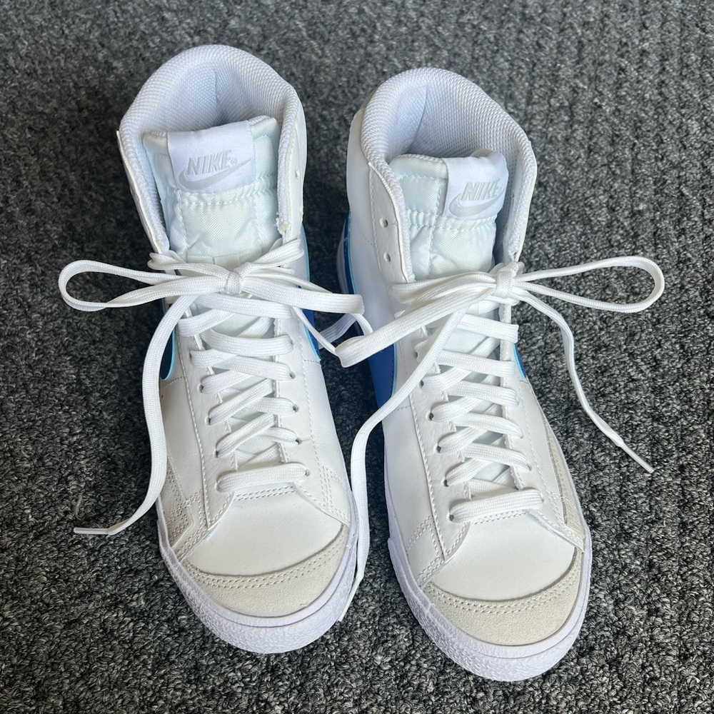 Nike Blazer Mid '77 youth size 6 (fits like 7 1/2 women’s) barely worn.